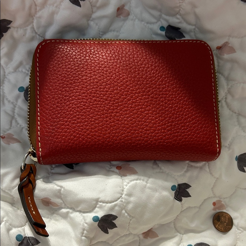 Dooney & Bourke Red Pebbled Leather Medium Zip Wallet with Gold Plaque - Picture 3 of 7